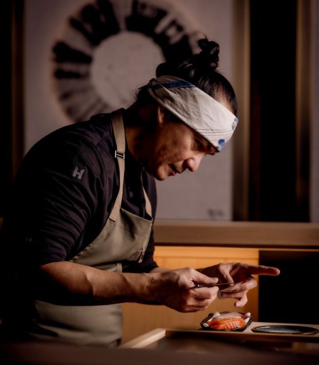 Executive Head Chef LUNA Omakase Leonard Tanyag making food